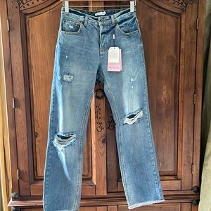 NWT AVEC LES FILLES HIGH WAISTED DISTRESSED JEANS WITJ FRAYED HEM EDGE. SIZE 26.